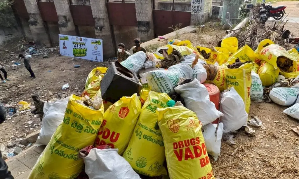 150 citizens pull 5,000 kg of plastic from Anantapur canal