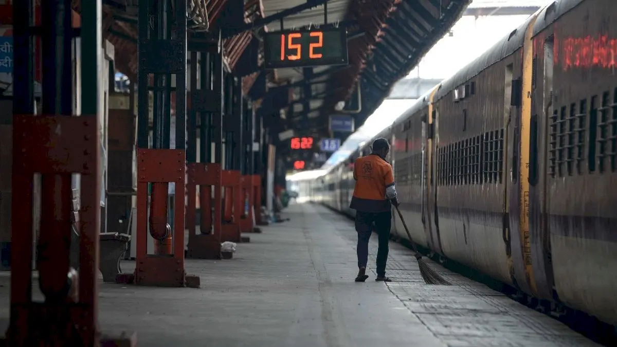 Centre lists 15 railway stations for private redevelopment including Delhi nodes
