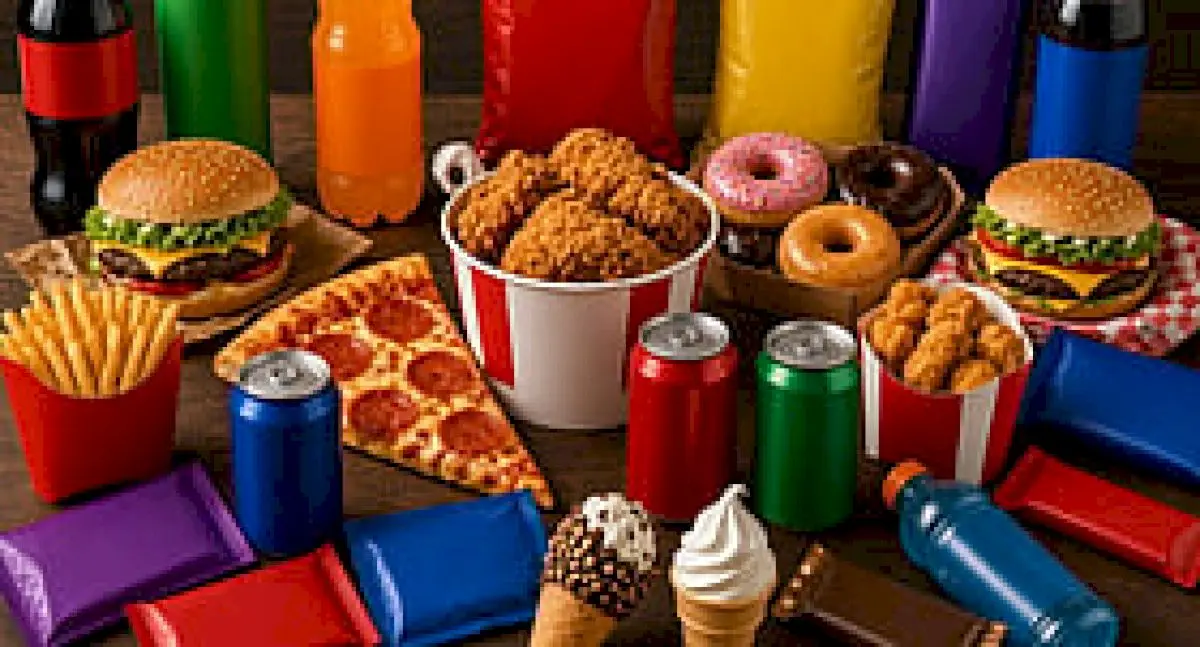 Indian doctors urge ban on junk food ads, warning labels