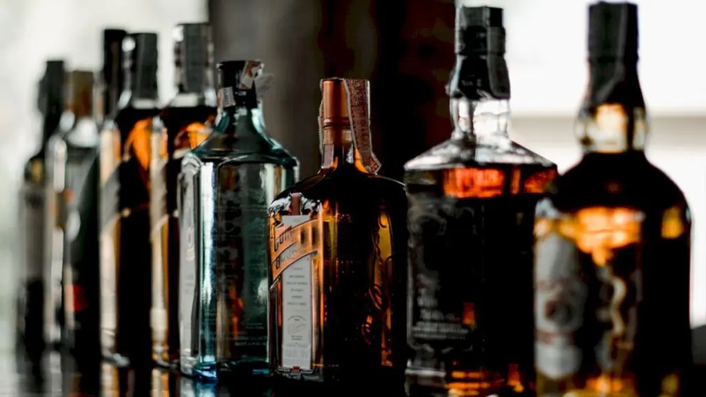 HP High Court says no hologram on liquor bottle is not a crime