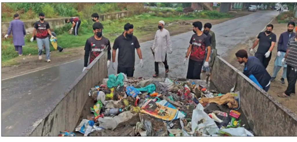 Baramulla youth turn cleaners as Kashmir chokes on waste