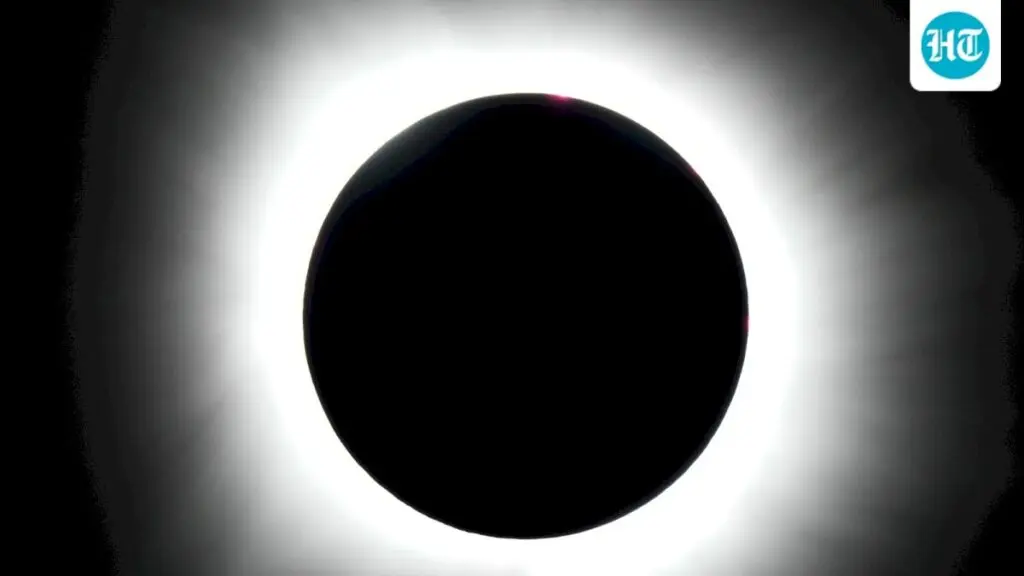 Total solar eclipse sweeps Iceland and Spain after 27 years