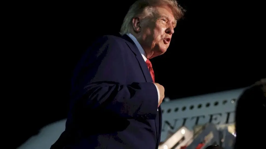 Trump sued over paid early access to Truth Social posts