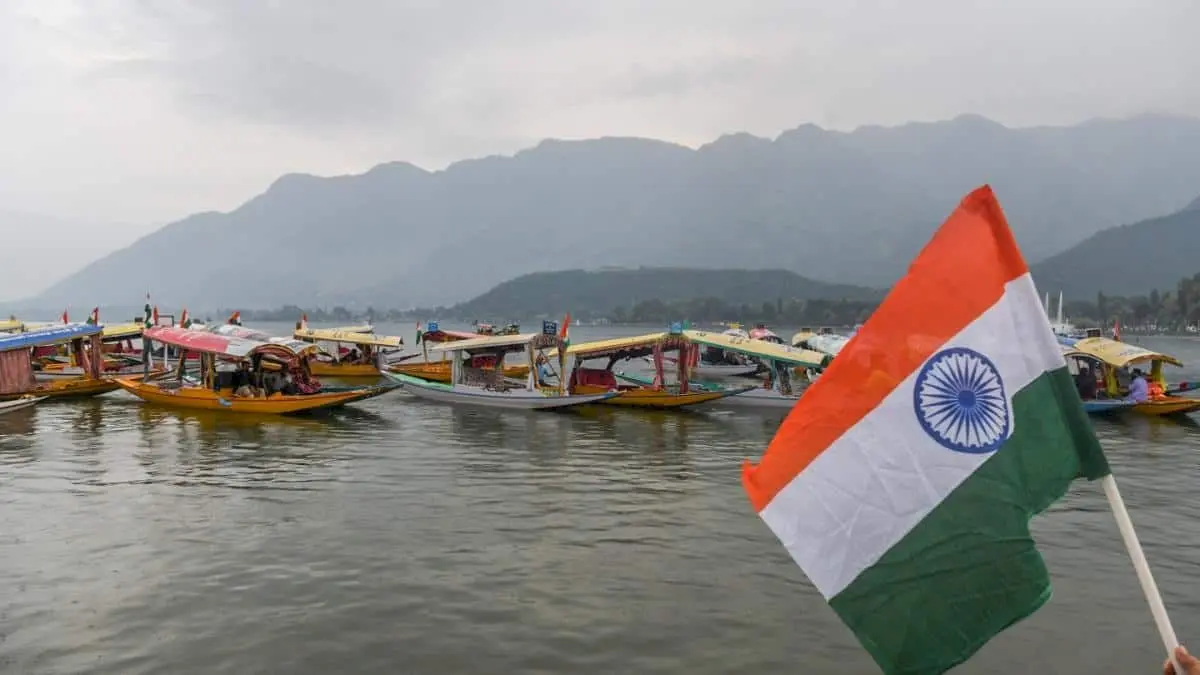 BJP Srinagar Holds Tiranga Rally in Dal Lake Ahead of August 15