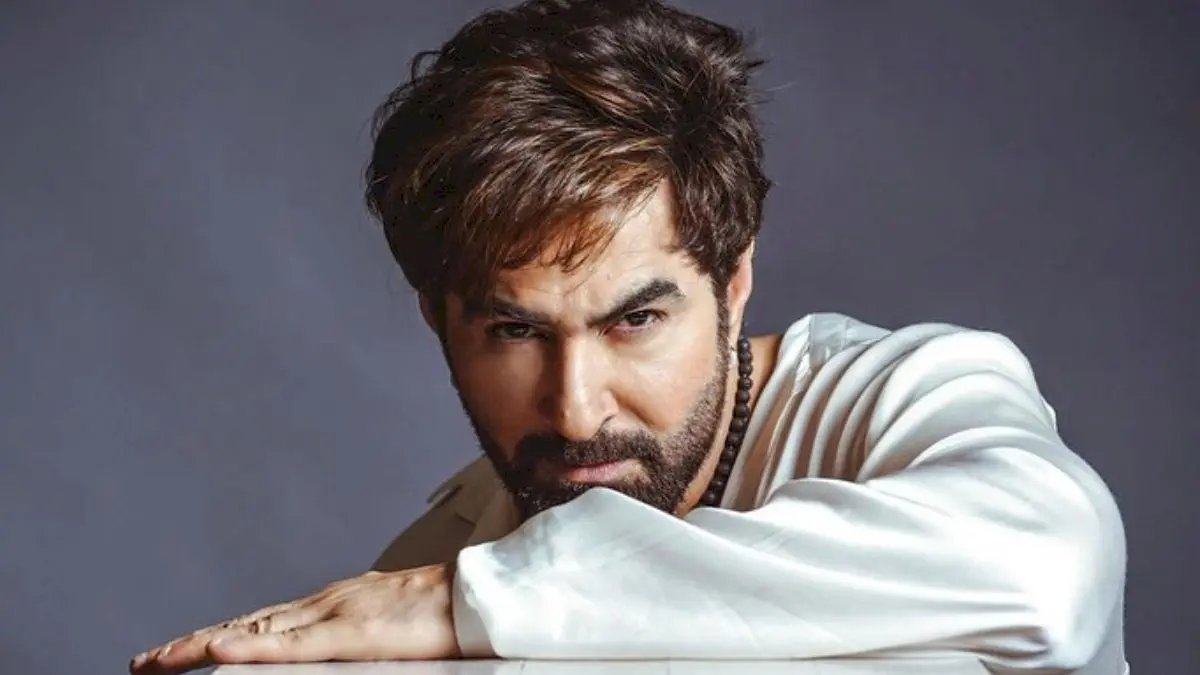 Jeet plays 9 shades in freedom fighter-turned-dacoit film
