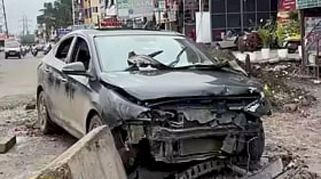 Car-borne youths hit vehicles, misbehave with school staff in Bhopal