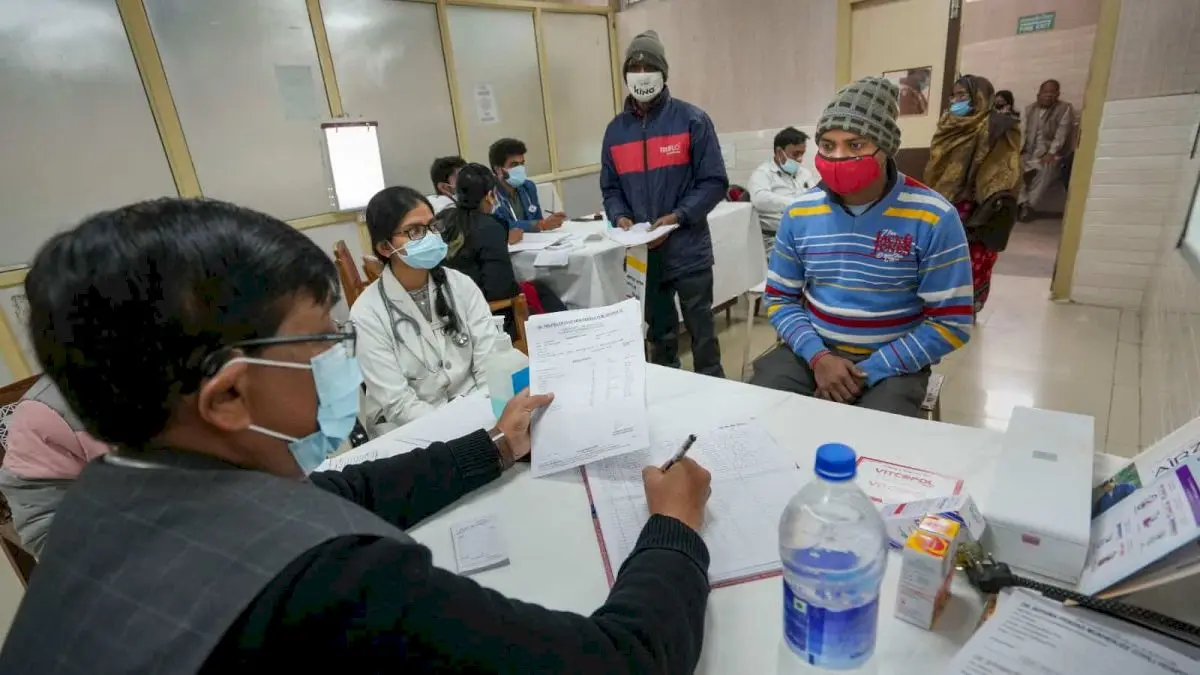 Parliamentary panel urges low-cost health insurance for middle class