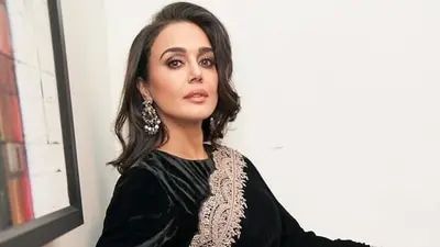 Preity Zinta slams paparazzo for claiming she ignored Aamir Khan
