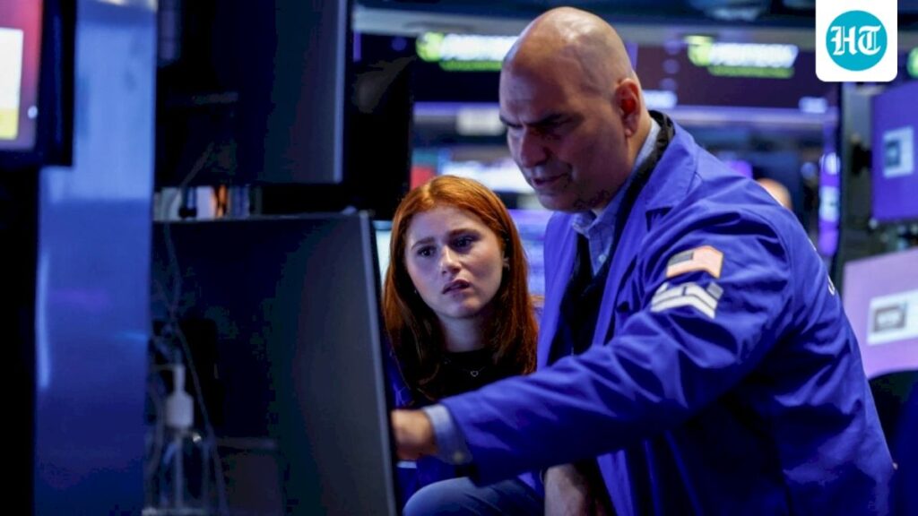 Chip Stocks Slide as Markets Weigh Hormuz Talks and Earnings