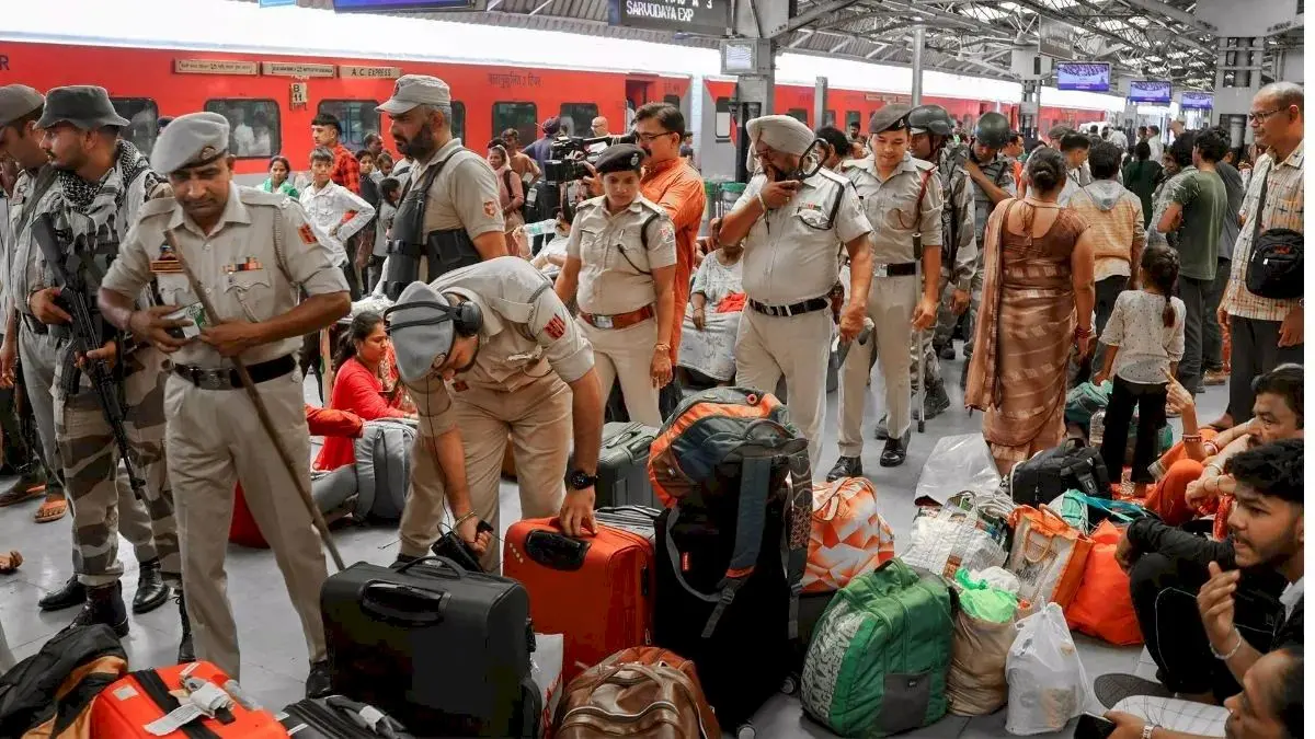 Delhi railway stations tighten security, parcel services suspended for I-Day