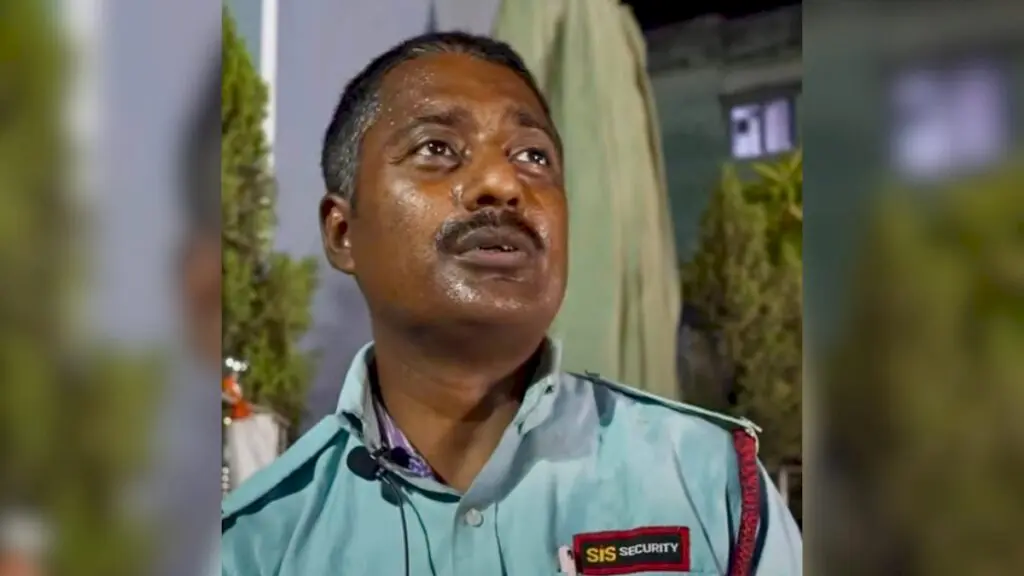 Security guard sacked for singing Rabindra Sangeet at work