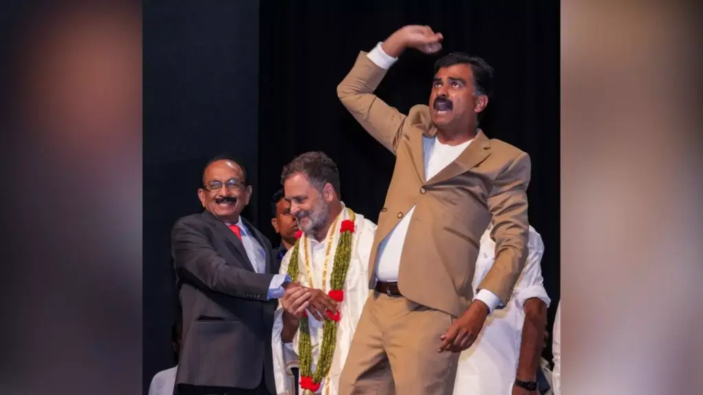Akhilesh and Rahul launch Vaiko's book, spark INDIA bloc row