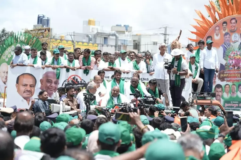Deve Gowda leads JD(S) march against Bidadi land acquisition