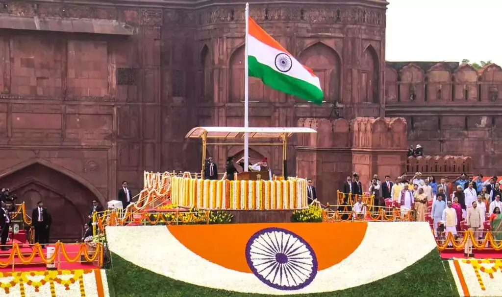 Vande Mataram echoes at Red Fort before flag hoisting
