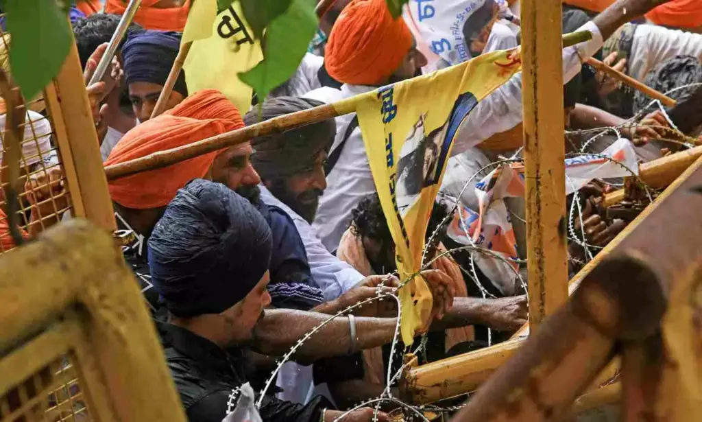Chandigarh police fire tear gas at march for Sikh prisoners' release