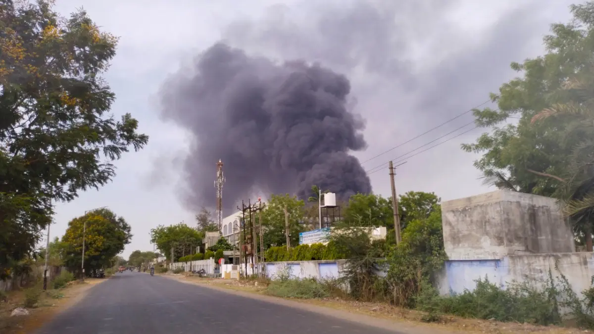 US Army Apache crash in Texas kills two pilots, sparks wildfire
