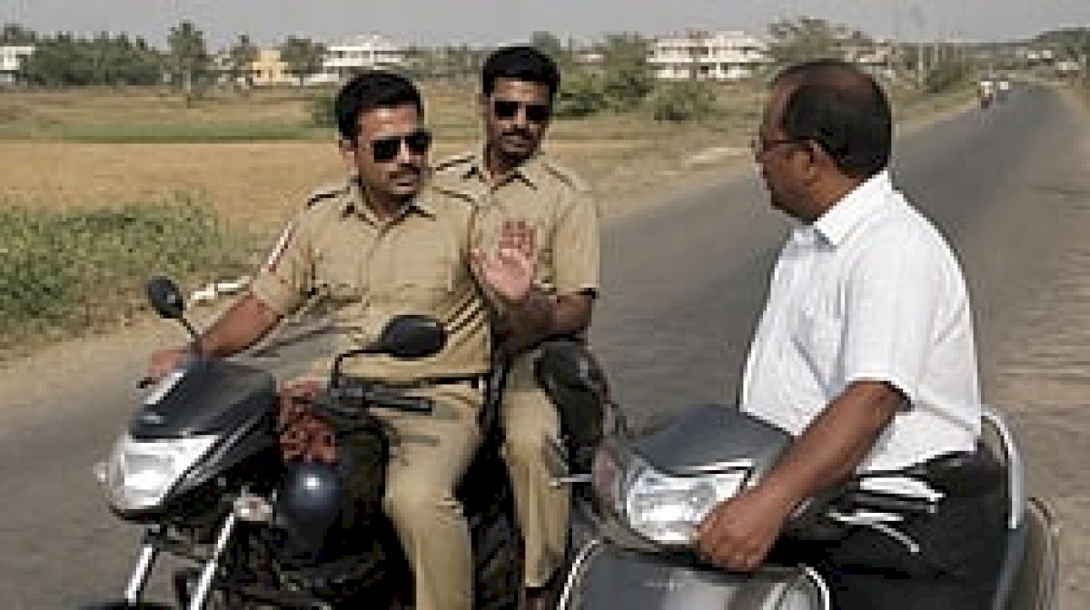 Fake Police Officers Steal Gold Jewellery From Senior Citizen In Pune