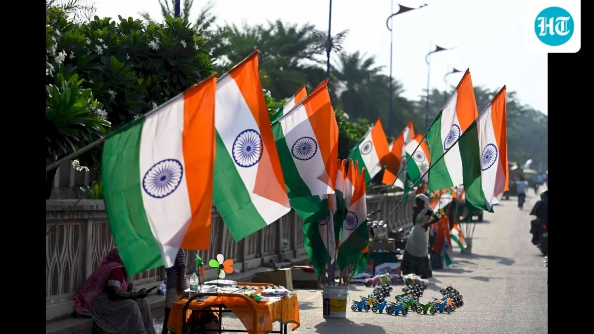 Satin flags, tricolour accessories lead Lucknow I-Day demand