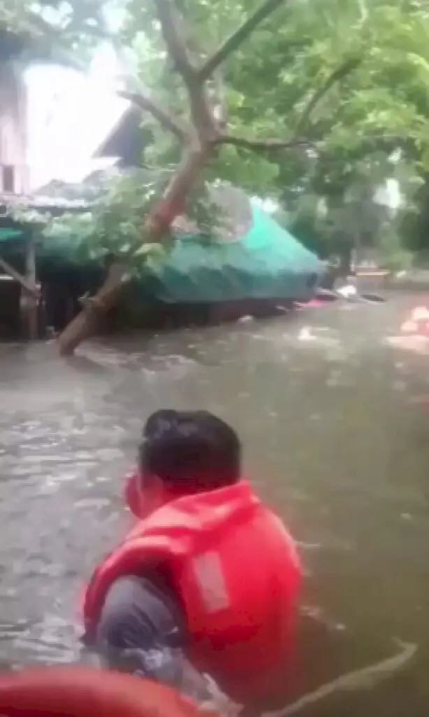 Philippines warns of water-borne diseases after floods