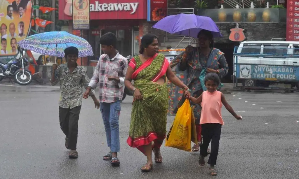 Heavy rains flood Telangana rivers, cut off villages