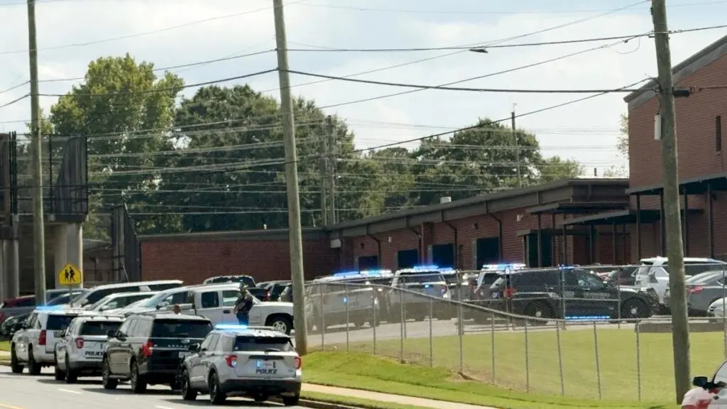 One student hurt in Georgia school shooting, teen held