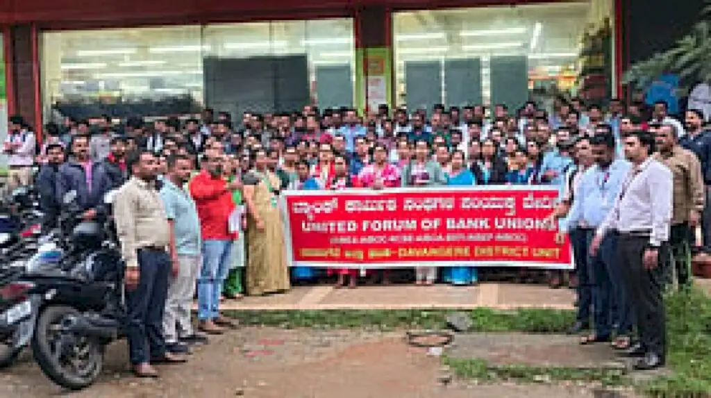 Bank workers protest for 5-day week in Shivamogga