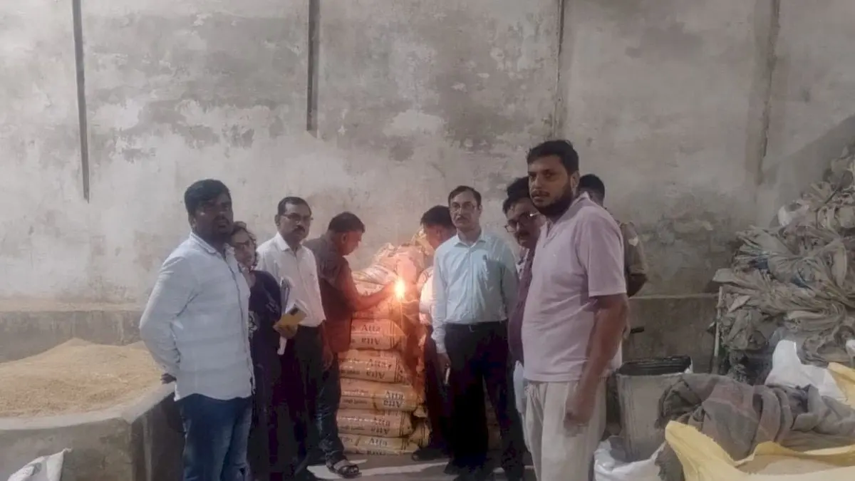 आगरा में आटे में सेलखड़ी मिलावट, 1800 किलो जब्त