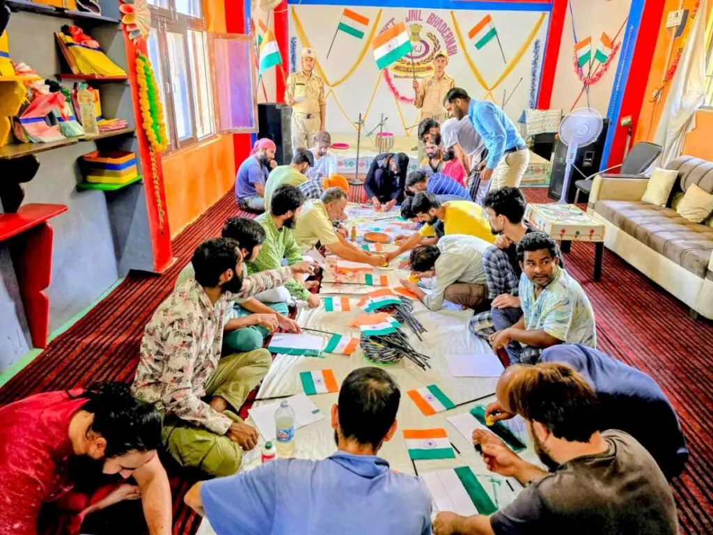 Bhaderwah jail inmates make tricolours for students, security forces