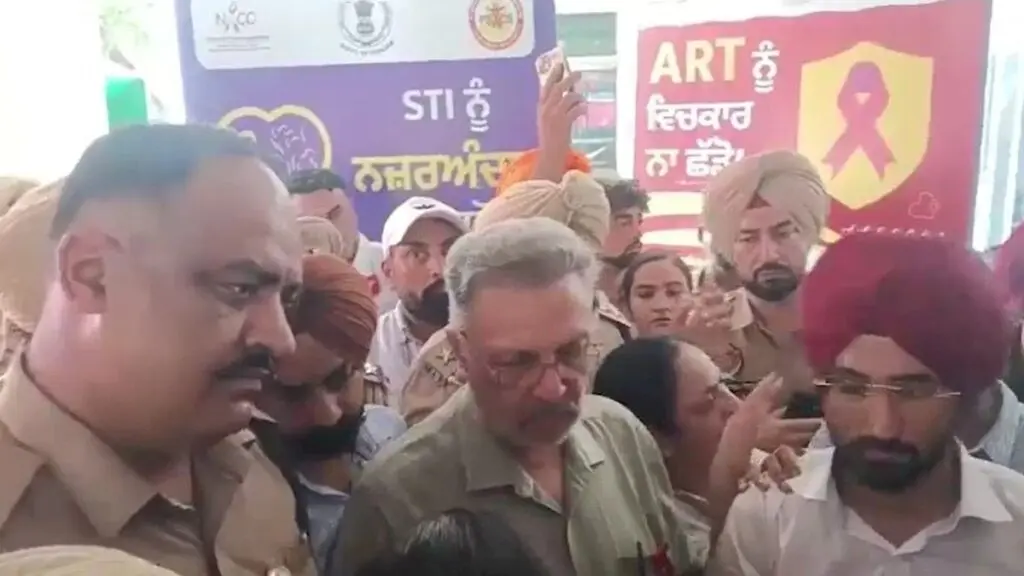 Punjab minister confronted by students over Rs 150-crore university debt