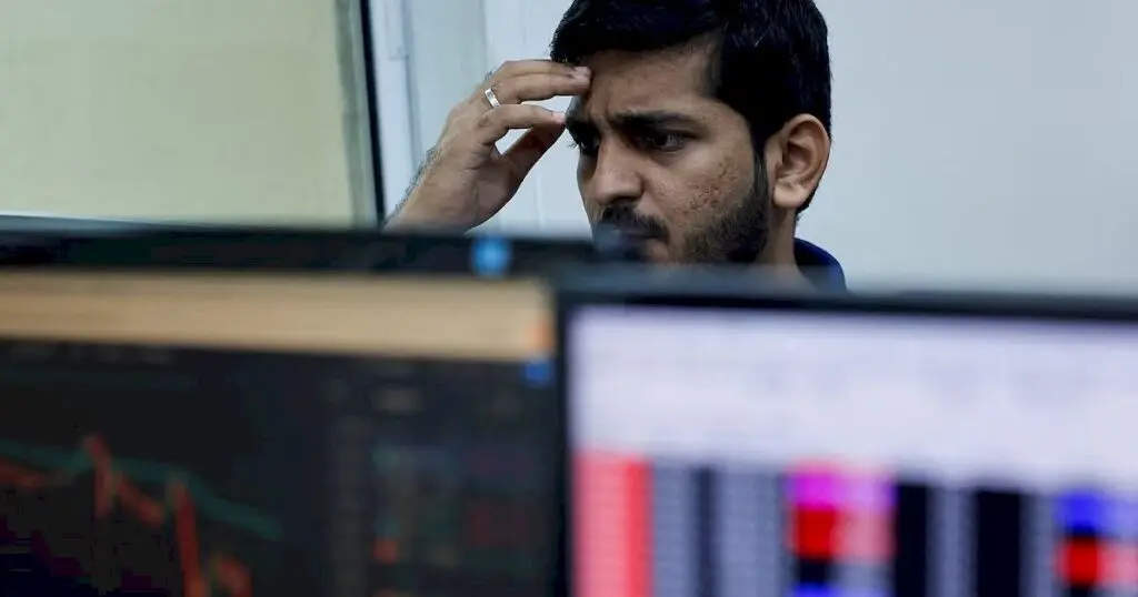 Sensex falls 172 points, Nifty 90 on crude oil fears
