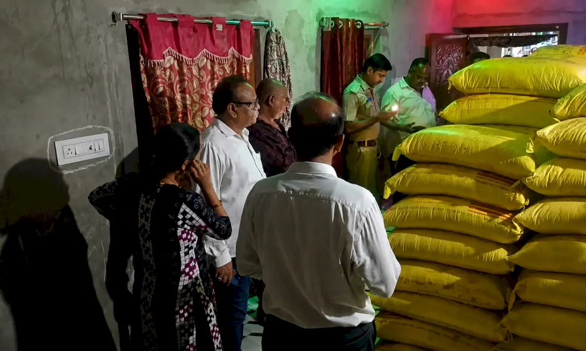 Odisha seizes 170 fertiliser bags amid farmer shortage complaints
