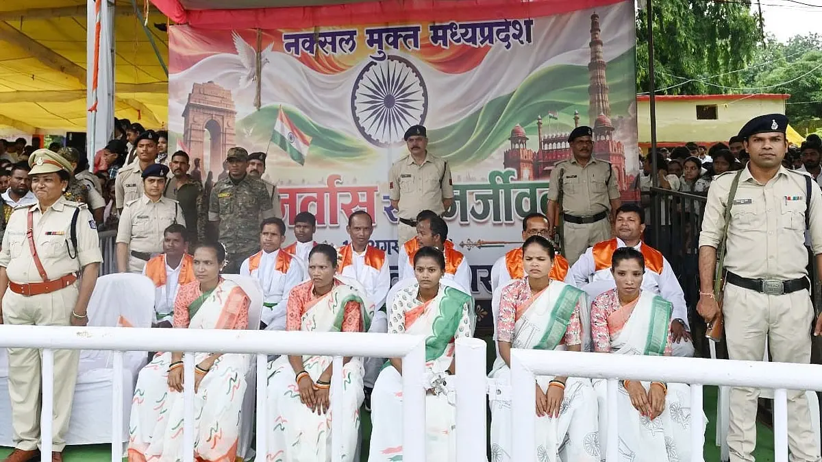 Surrendered Naxalites hold Tricolour for first time in MP's Balaghat