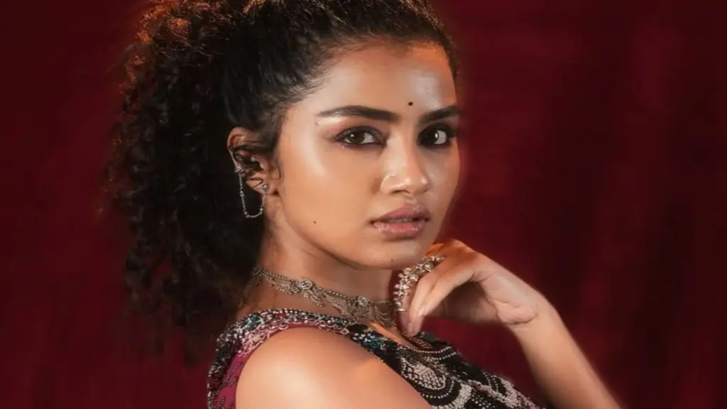 Anupama Parameswaran cries at film event, blames ex-boyfriend
