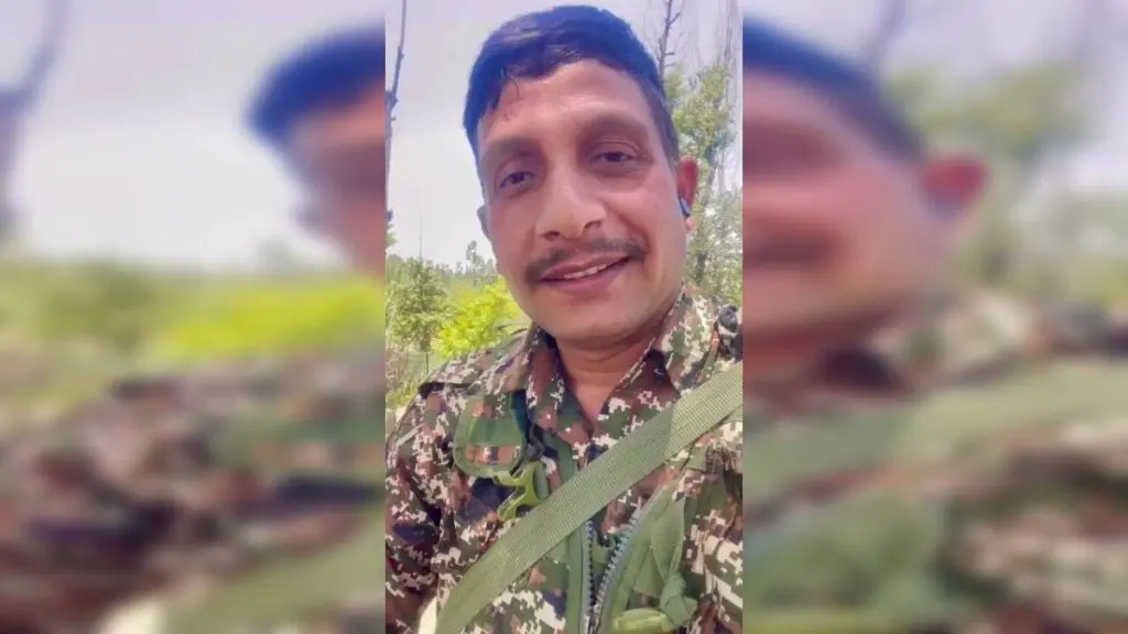 Kashmiri woman offers plums to CRPF jawan, video goes viral
