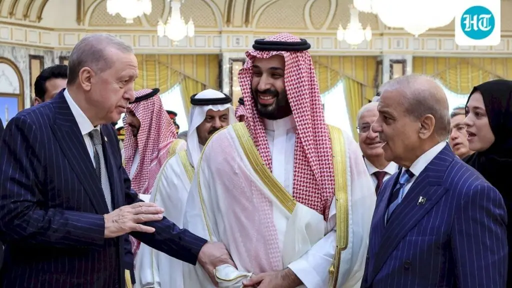 Saudi, Pakistan, Turkey sign Mecca defence pact