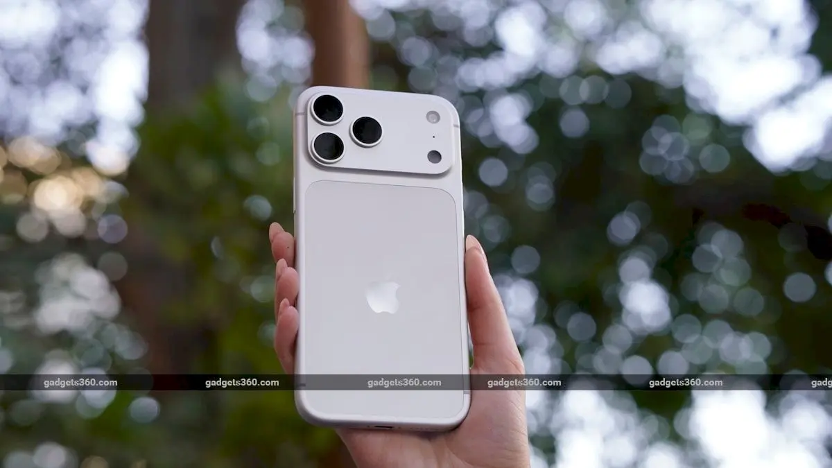 Apple secures cheaper OLED panels for iPhone 18 Pro Max