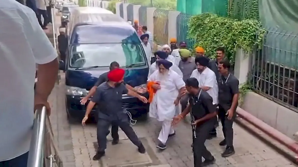 Akali Dal seeks probe into attack on Sukhbir Singh Badal