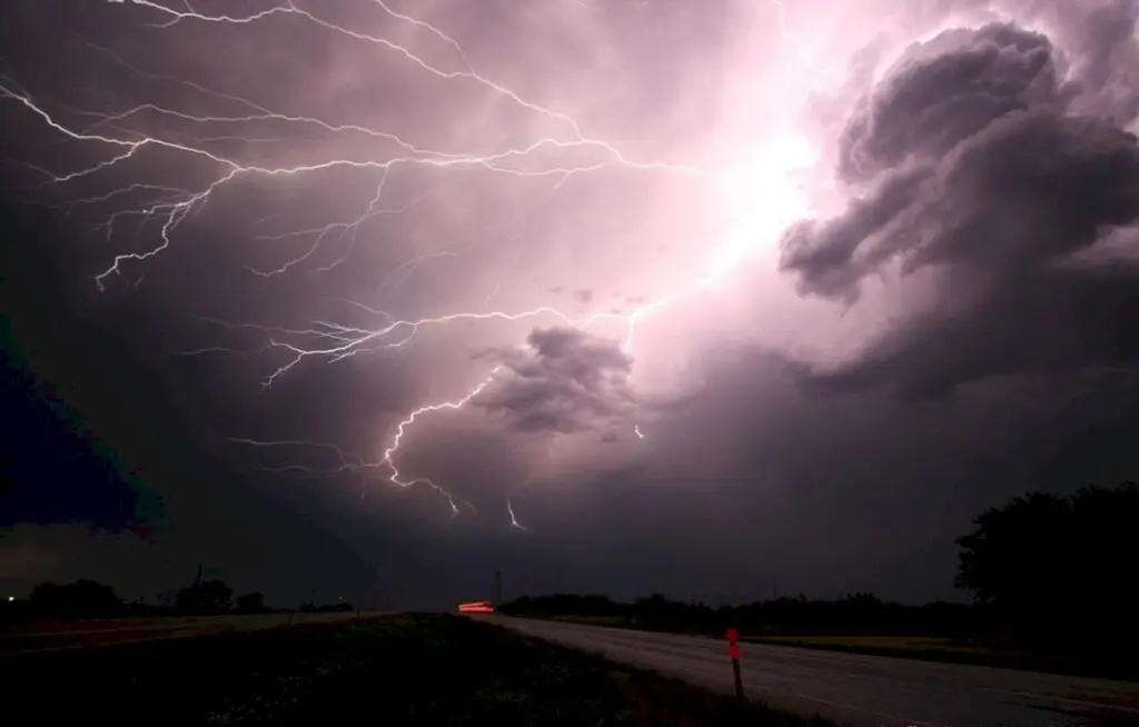 Two killed, two injured in lightning strike in Anantnag village