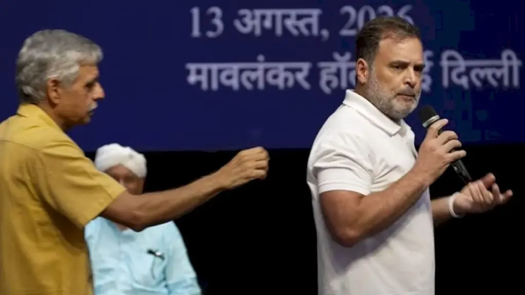 Rahul Gandhi mocks Modi's foreign policy, Congress convention hits back