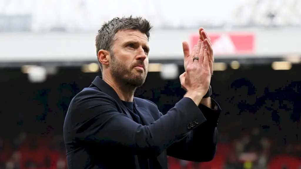 Carrick says Manchester United must spend more to keep pace