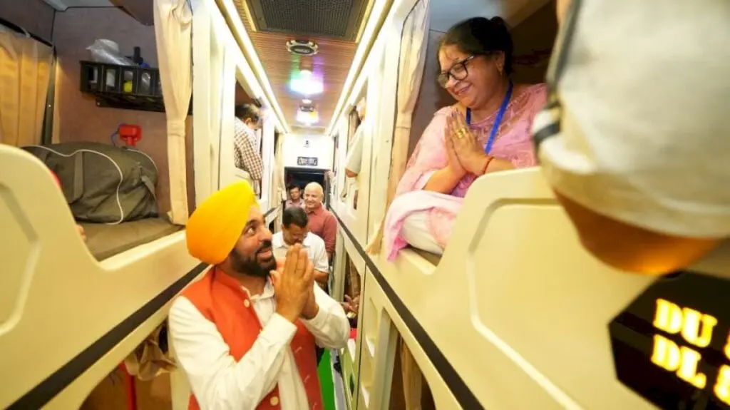 Punjab CM Mann, Kejriwal flag off 15 pilgrim buses under yatra scheme