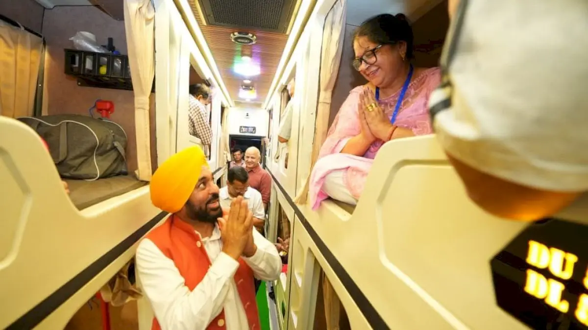 Punjab CM Mann, Kejriwal flag off 15 pilgrim buses under yatra scheme