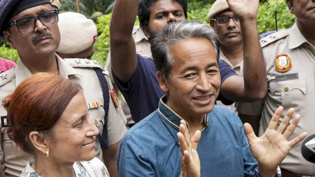 Sonam Wangchuk urges peaceful revolution for India's future