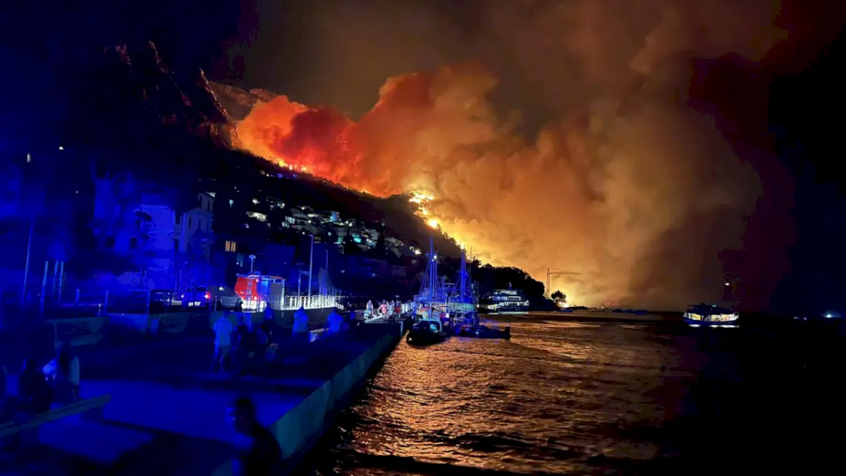 Wildfire rages in Croatia's Omis, forces evacuations by land and sea