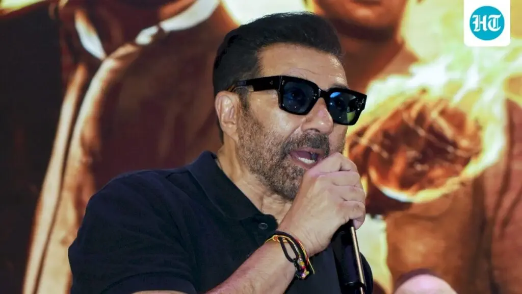 Sunny Deol re-creates iconic Oggy line at Kolkata event