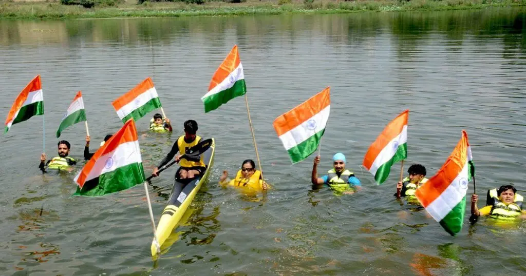 Bilquis Mir leads first underwater Tiranga rally in Kashmir