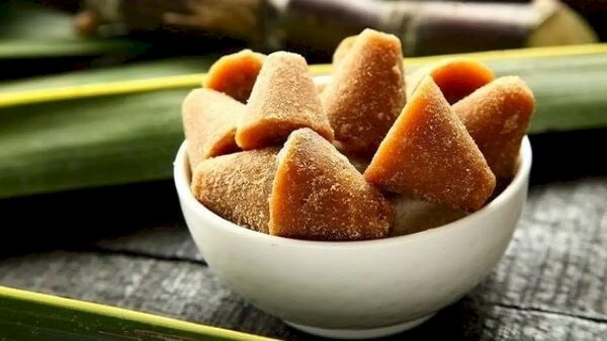 FSSAI home test checks jaggery for baking soda adulteration