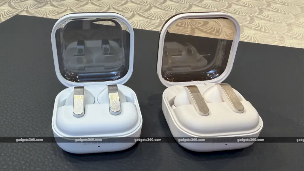 Samsung's new over-ear headphones spotted in Galaxy Wearable app