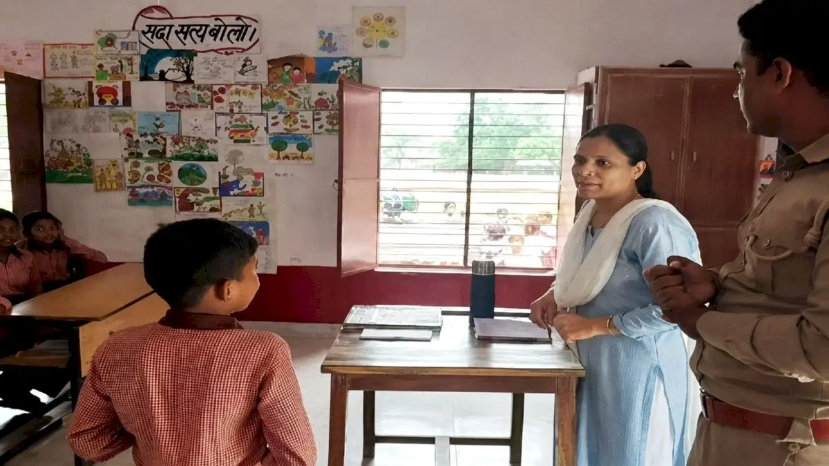 कानपुर में छात्र की शिकायत पर शिक्षक को नोटिस