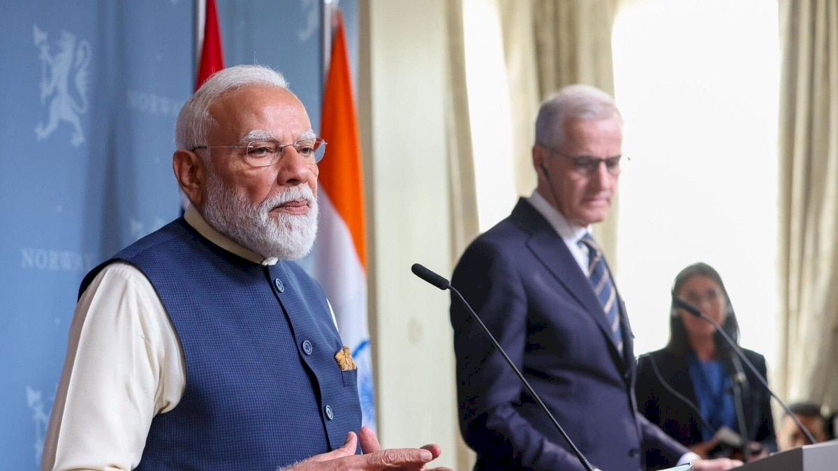 विदेश यात्राओं पर Rs 483 करोड़ खर्च, FDI का आंकड़ा 381.8 अरब डॉलर